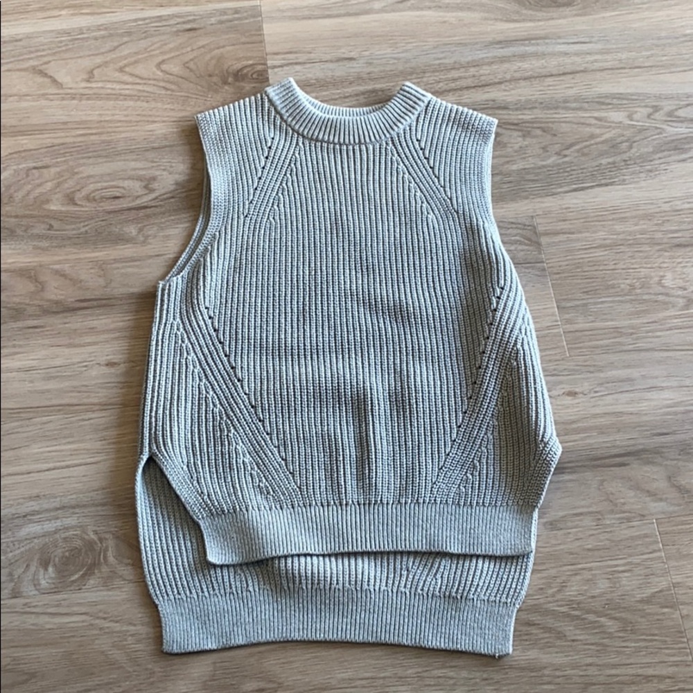 Uniqlo sweater vest